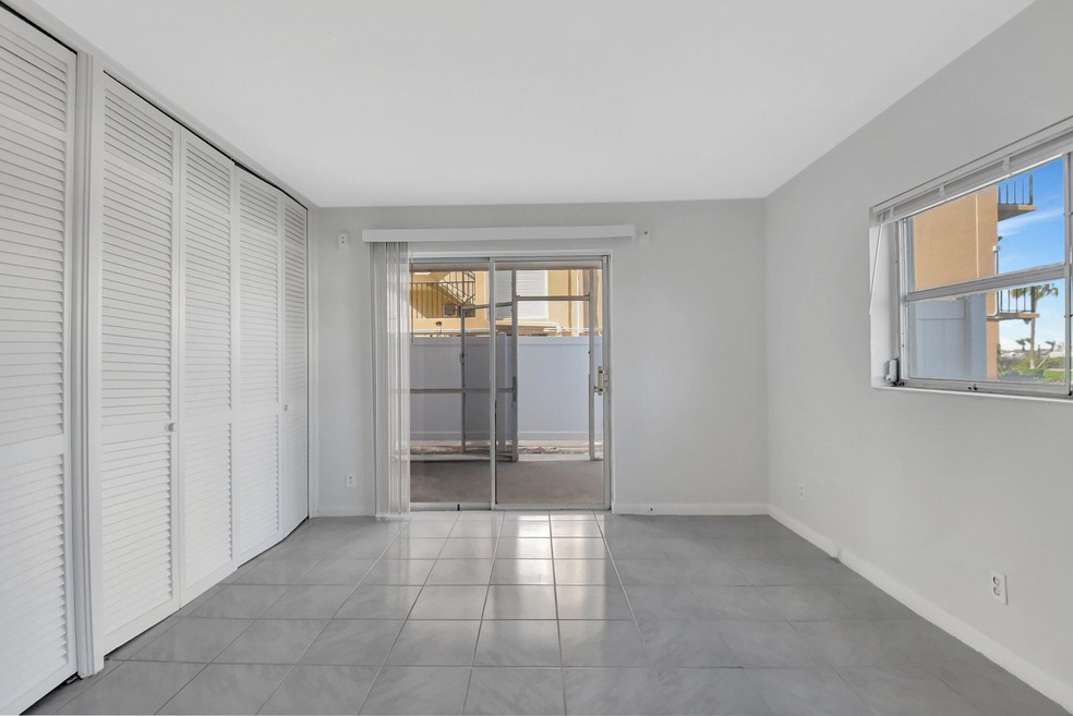 Southbridge Condominiums unit 1010, West Palm Beach, FL 33405 - photo 1