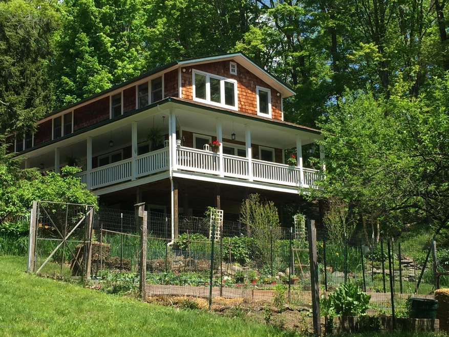 709 Seventh St, Milford, PA 18337 - photo 1