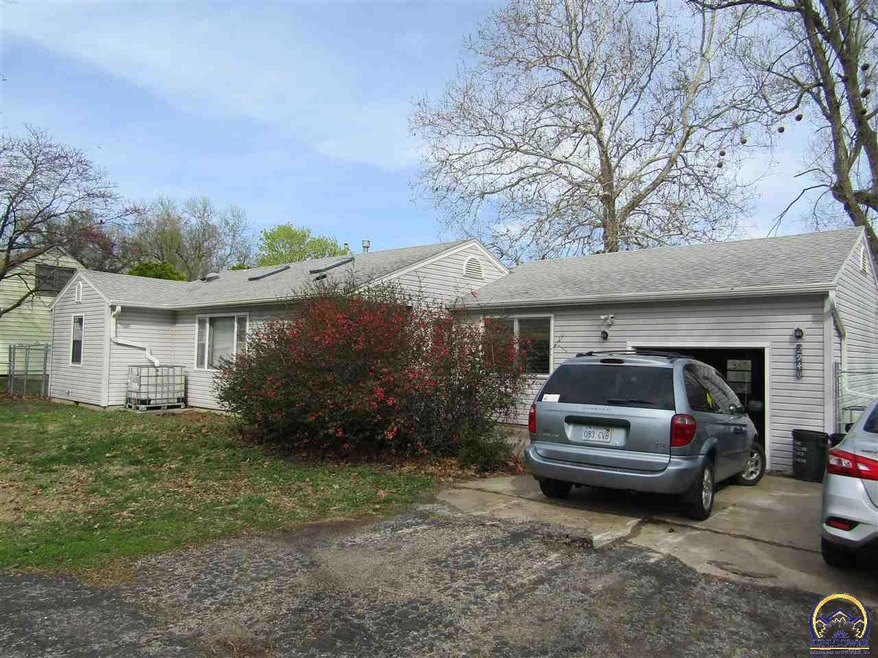 2940 SW Burlingame Rd, Topeka, KS 66611 - photo 1