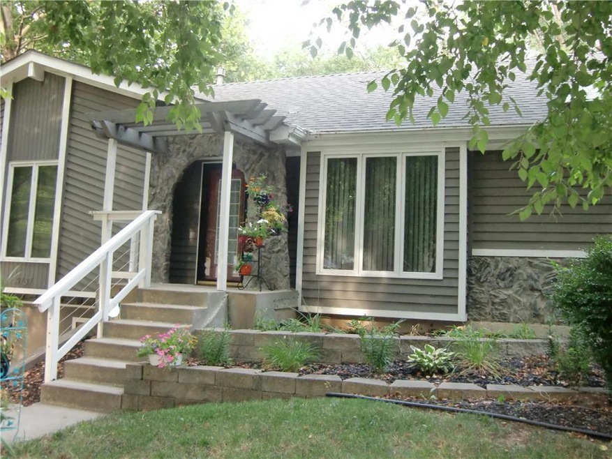 4737 Stearns Ln, Shawnee, KS 66203 - photo 1