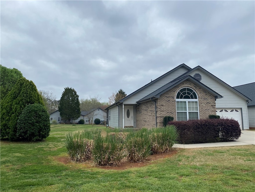 1322 Cobbs Glen Dr, Anderson, SC 29621 - photo 1