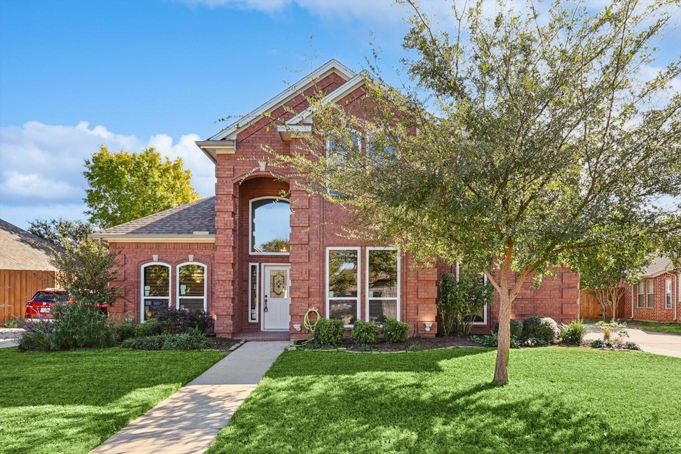 9108 Hialeah Cir S, North Richland Hills, TX 76182 - photo 1