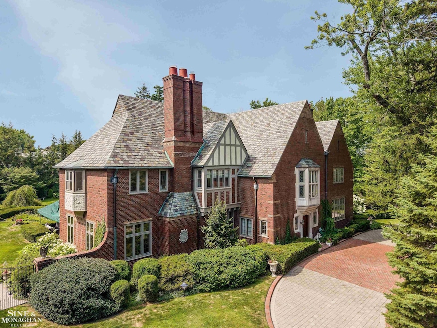 257 Ridge Rd, Grosse Pointe Farms, MI 48236 - photo 1