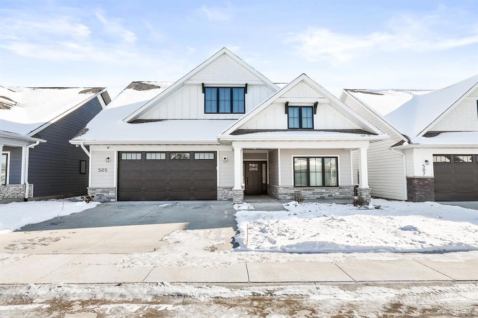 505 Vintage Ln, Pella, IA 50219 - photo 1