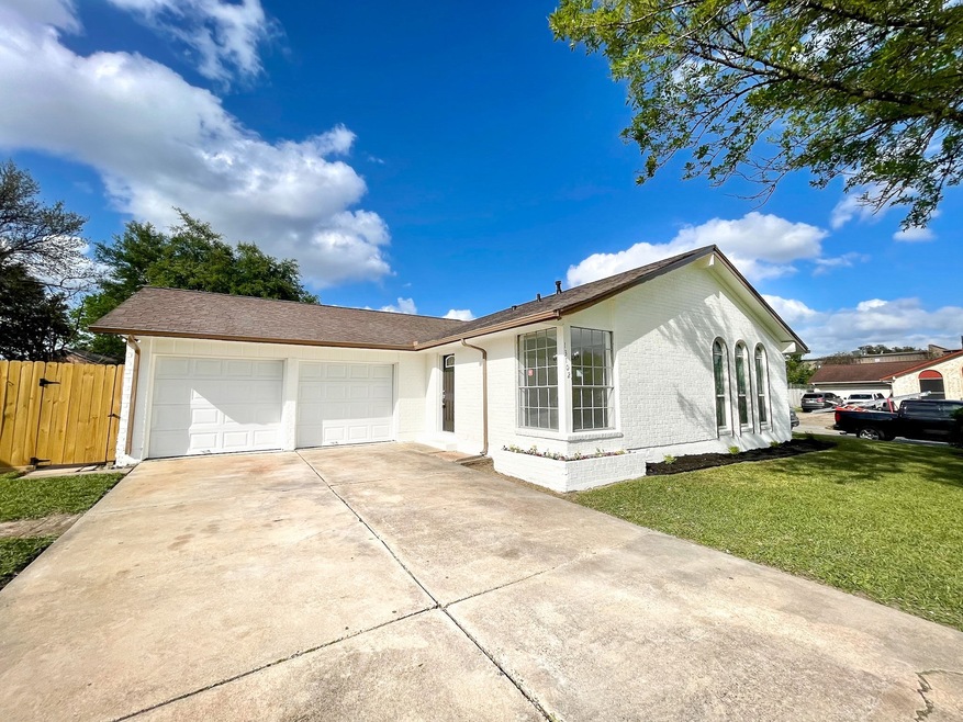 13102 Winding Wood Dr, Houston, TX 77038 - photo 1