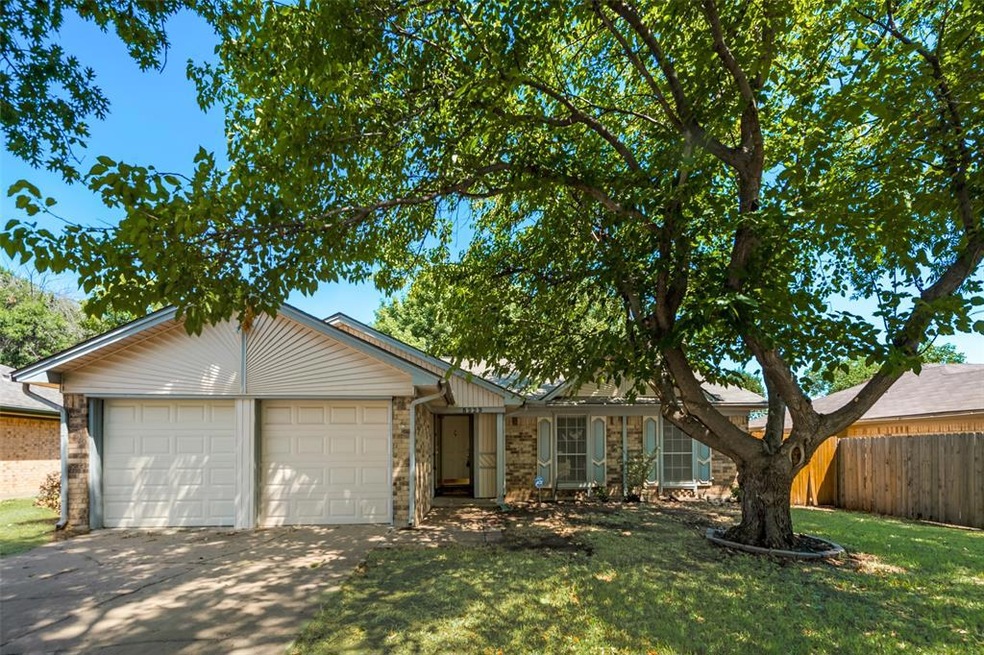 8229 Irish Dr, North Richland Hills, TX 76180 - photo 1