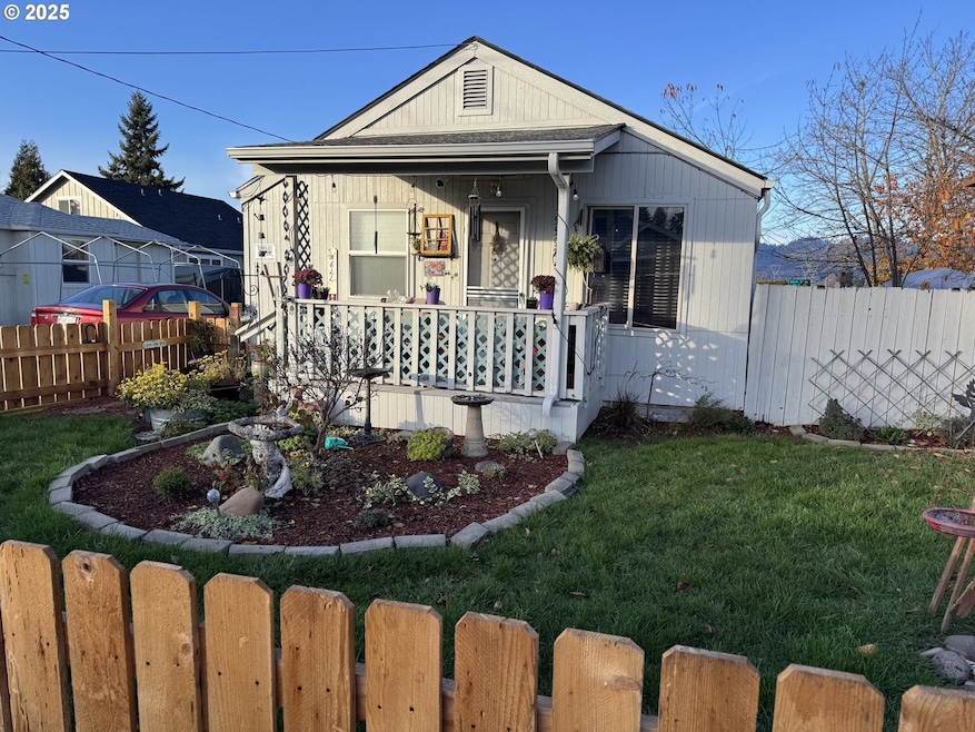 5570 B St, Springfield, OR 97478 - photo 1