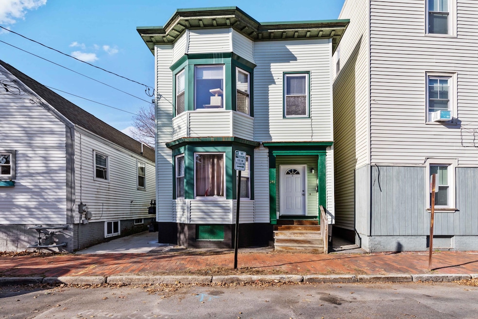 241 Spring Street Portland036