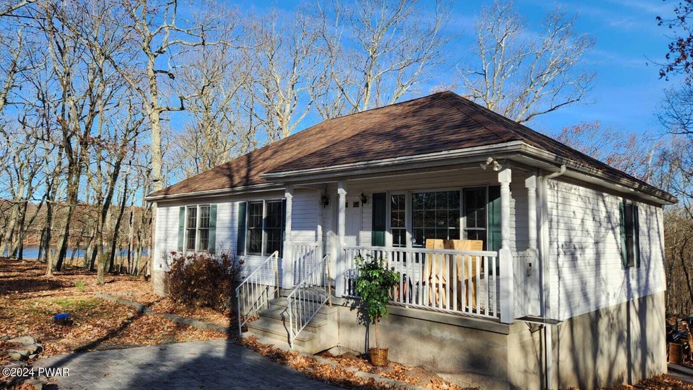 159 Mockingbird Ct, Bushkill, PA 18324 - photo 1