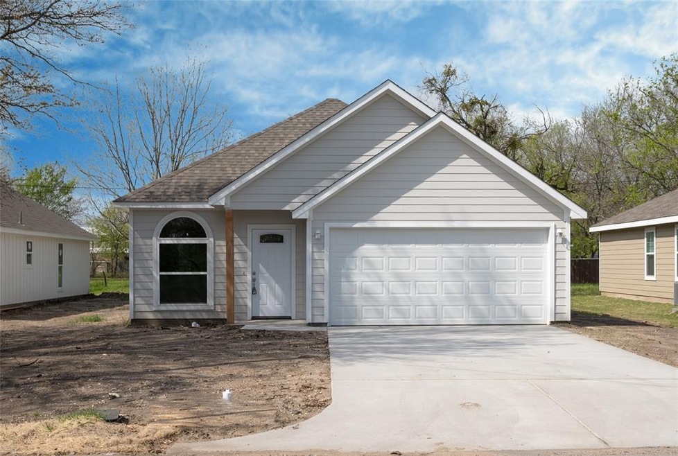 893 Chase Ave, Cleburne, TX 76031 - photo 1