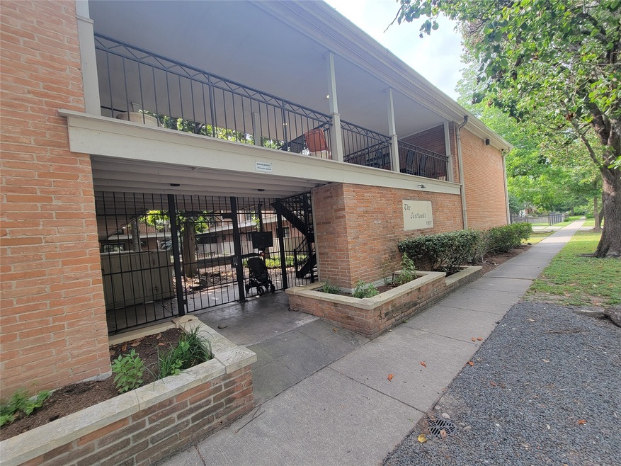 1801 Cortlandt St unit 9, Houston, TX 77008 - photo 1