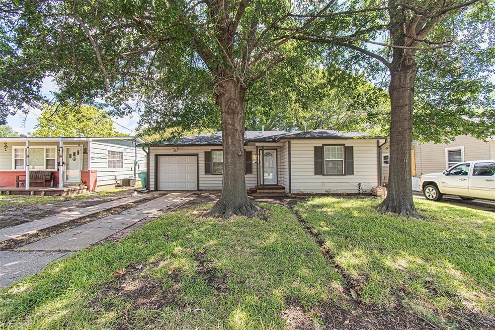 2015 N Crockett St, Sherman, TX 75092 - photo 1