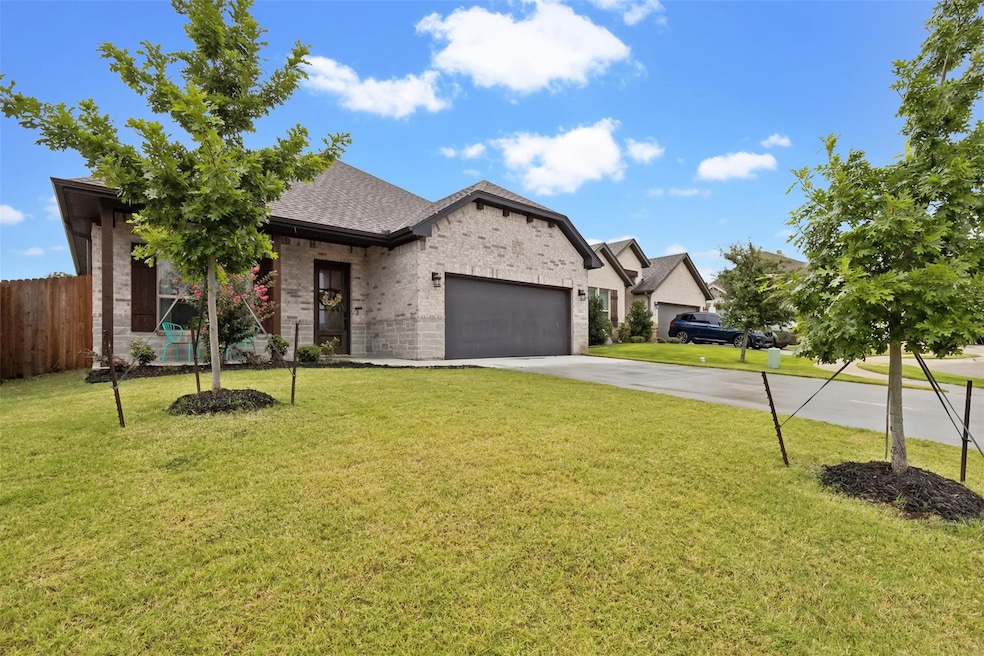 1212 Big Sky Dr, Weatherford, TX 76086 - photo 1