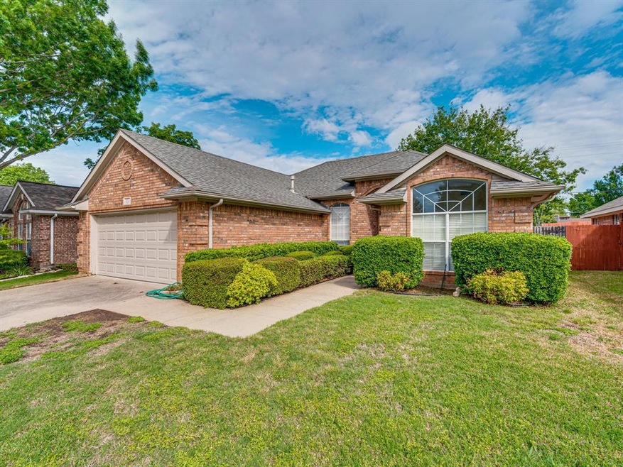 324 Chantilly Ct, Hurst, TX 76054 - photo 1