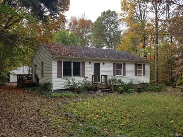 1000 sq foot rancher, waiting for you to renovate!