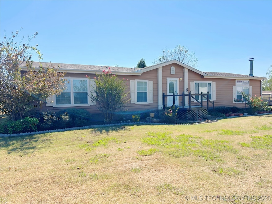 10260 Locust Rd, Henryetta, OK 74437 - photo 1