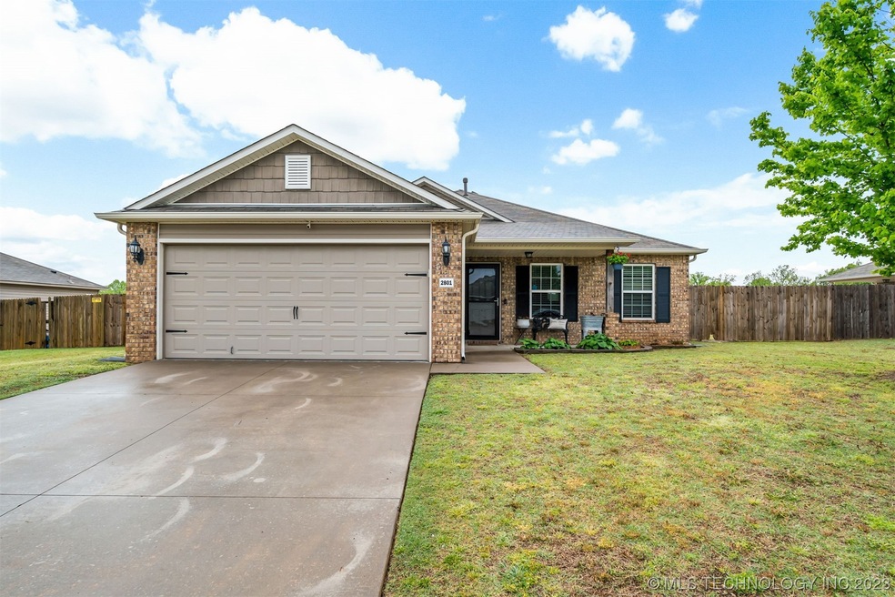 2801 W Fredericksburg St, Broken Arrow, OK 74011 - photo 1
