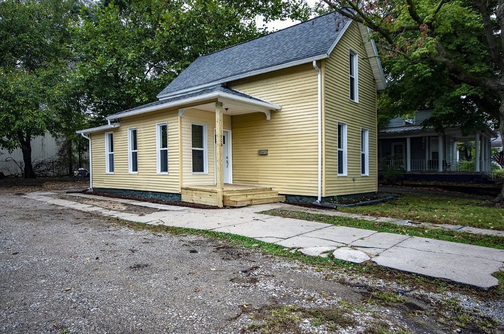 1103 Cassopolis St, Elkhart, IN 46514 - photo 1