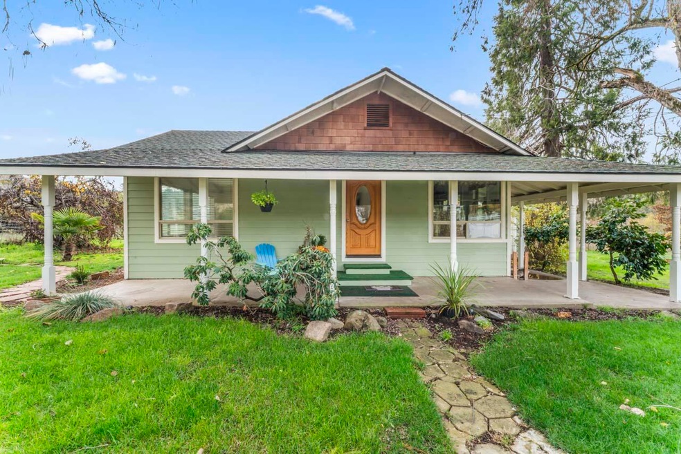 10085 Blackwell Rd, Central Point, OR 97502 - photo 1