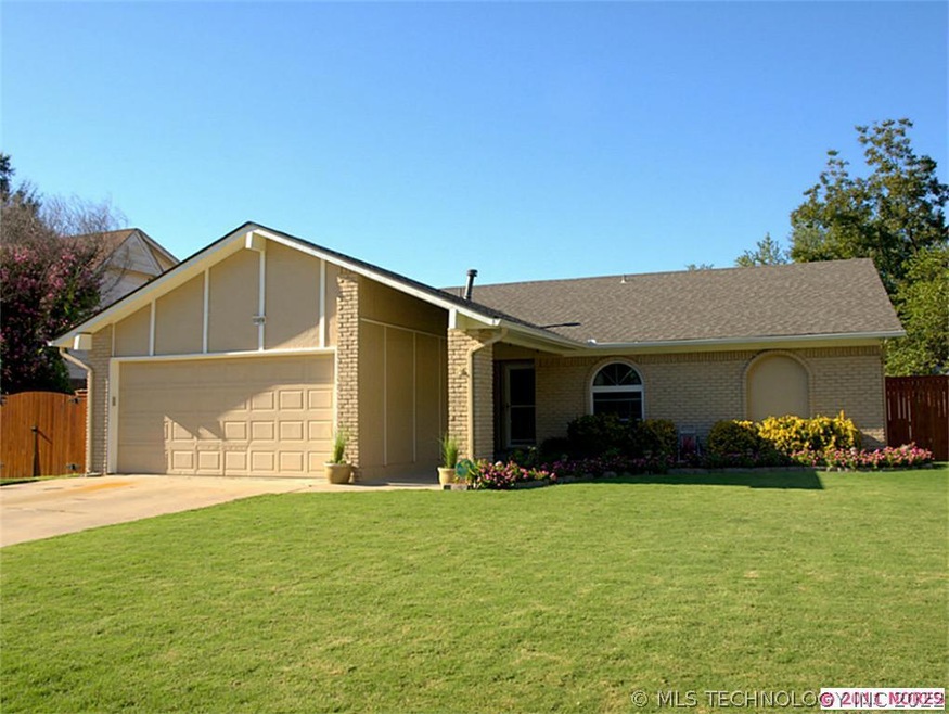 1928 West Oak Ridge in Wedgewood subdivision, Brok
