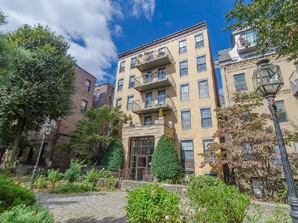 7 Henchman St unit 302, Boston, MA 02113 - photo 1