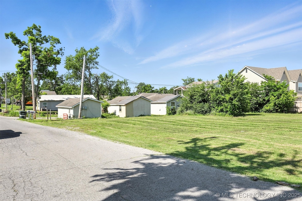 507 S Maryland Ave, Claremore, OK 74017 - photo 1