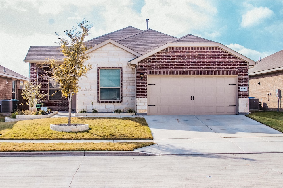 8617 Sandy Park Dr, Fort Worth, TX 76179 - photo 1