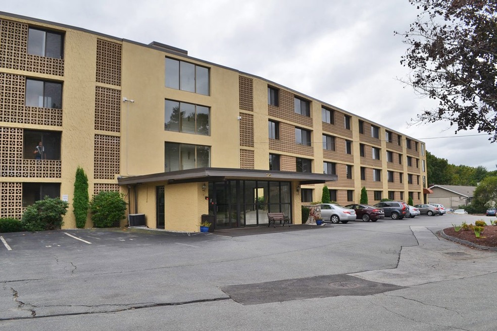 175 Hoffman Ave unit 105, Cranston, RI 02920 - photo 1