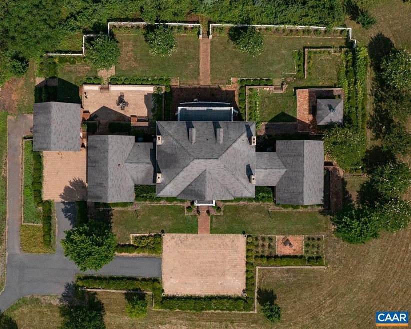 1385 Taylors Gap Rd, Charlottesville, VA 22903 - photo 1