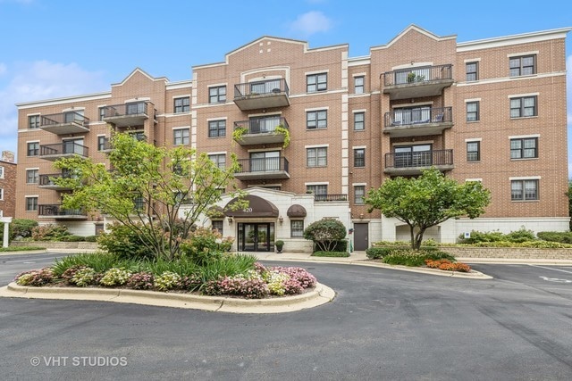 Spring Ave Station unit 202, La Grange, IL 60525 - photo 1