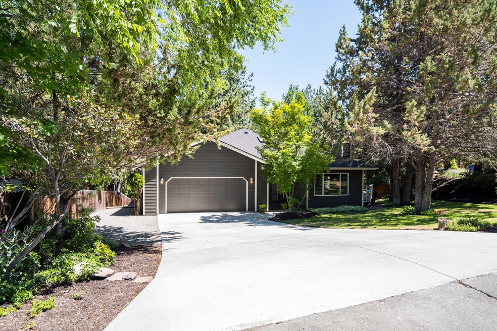 590 NW Lindsay Ct, Bend, OR 97701 - photo 1