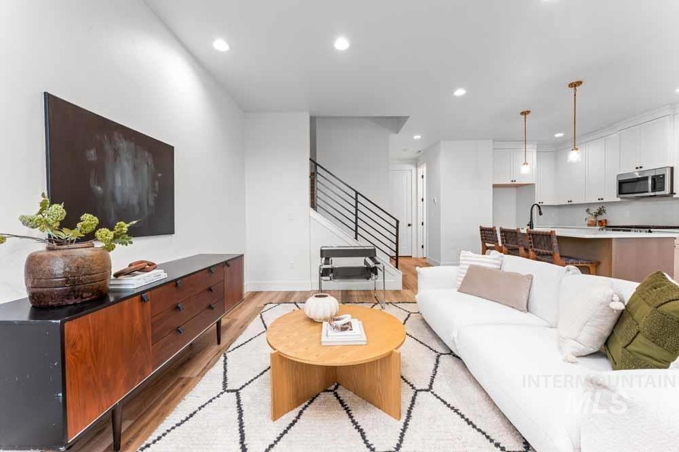 Pending $588,995 • Co-Listing Agent