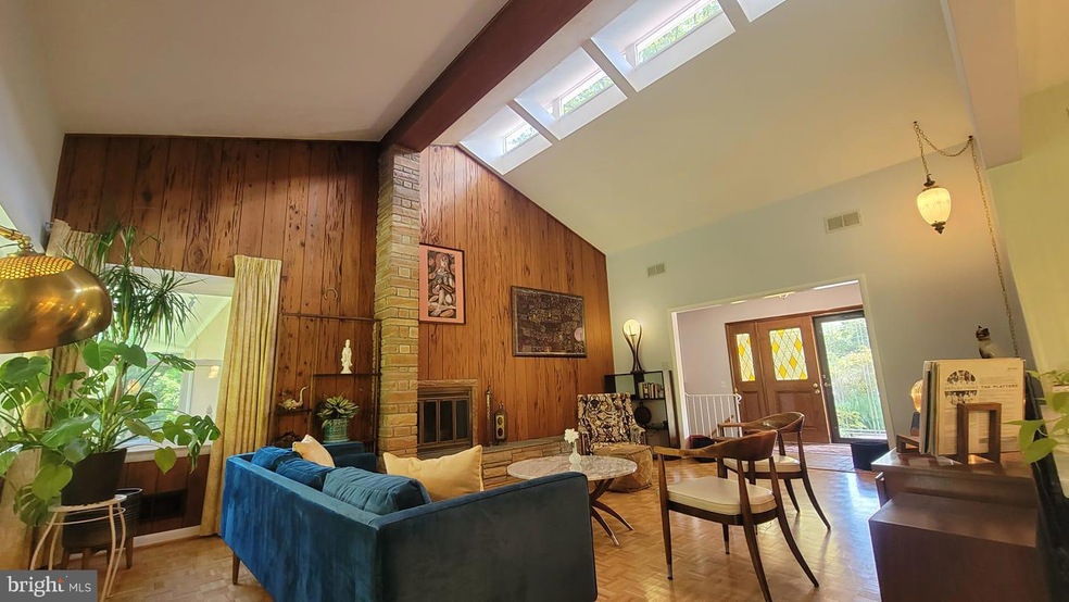 1200 Gatewood Dr, Alexandria, VA 22307 - photo 1