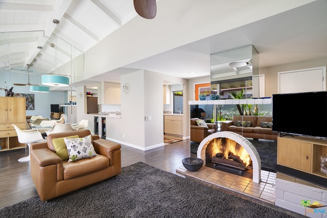 Gas fireplace
