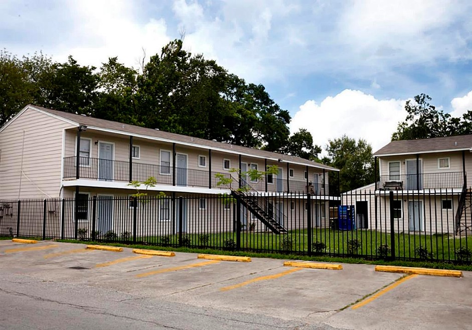 14302 Laredo St unit 14, Houston, TX 77015 - photo 1