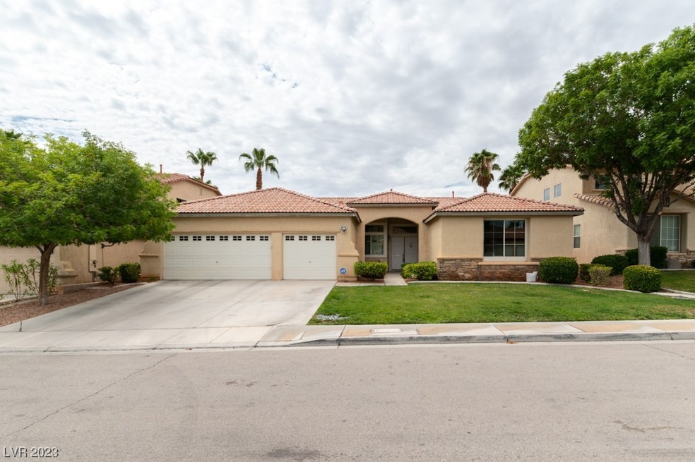 Hard to find one story with 3 car garage