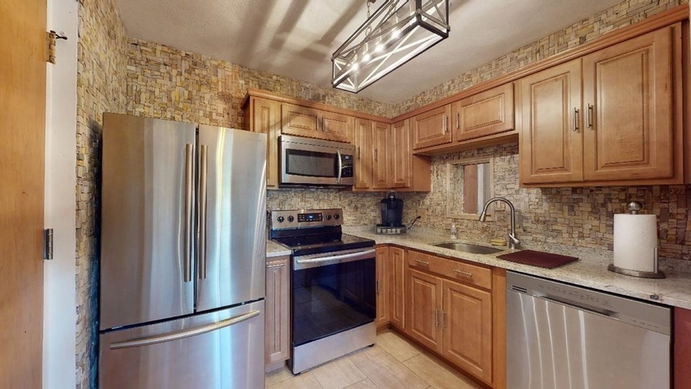 67 Milliken Ave unit 17, Franklin, MA 02038 - photo 1