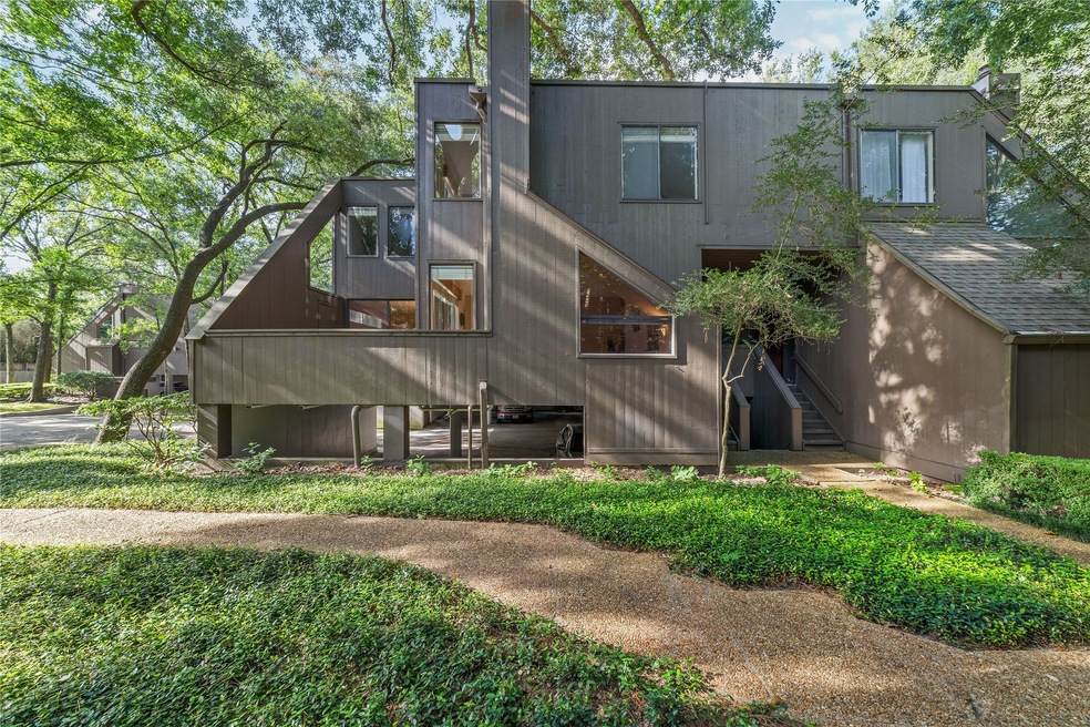 257 Litchfield Ln, Houston, TX 77024 - photo 1