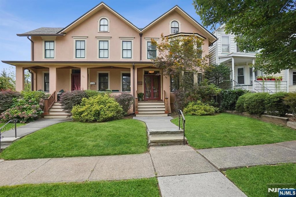 Sold $955,000 • Co-Listing Agent