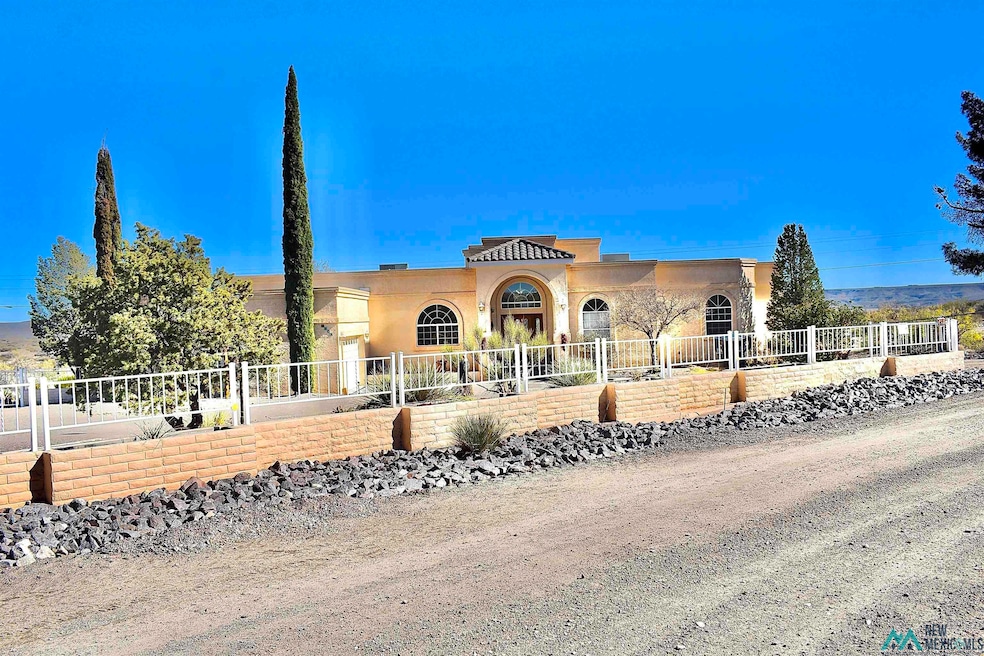 502 Hawthorne Dr, Truth Or Consequences, NM 87901 - photo 1