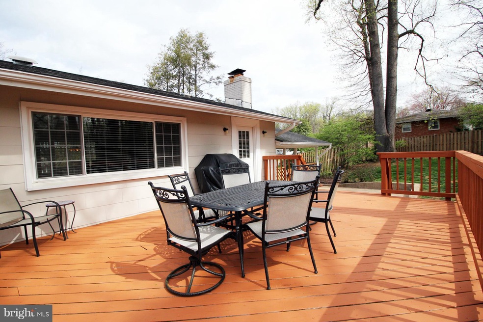 9221 Dellwood Dr, Vienna, VA 22180 - photo 1