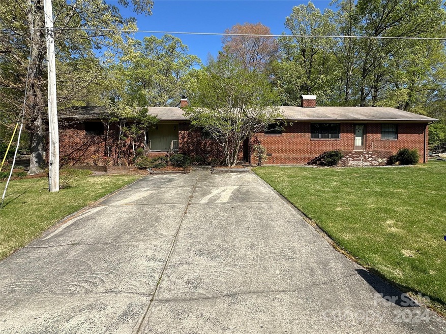 1633 Pepperidge Rd, Asheboro, NC 27205 - photo 1