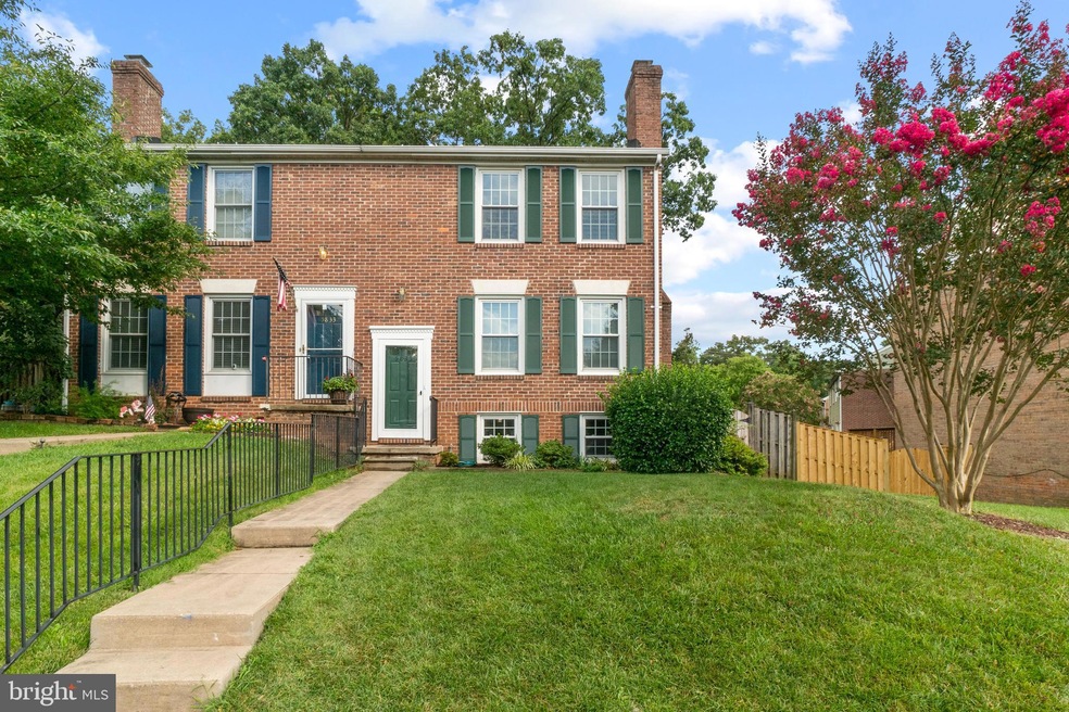 5835 Richardson Mews Square, Halethorpe, MD 21227 - photo 1