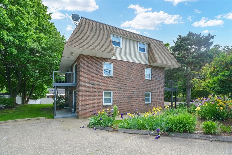 305 Mendon St unit 2, Uxbridge, MA 01569 - photo 1