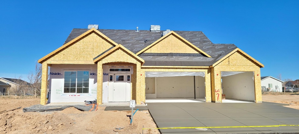 1075 E 4375 N