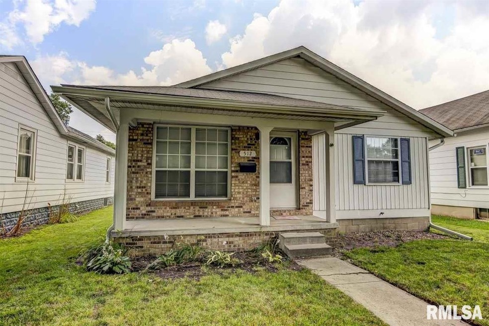 512 N Logan St, Lincoln, IL 62656 - photo 1