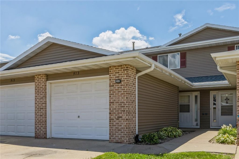 913 Grand Avenue Ct unit 913, Marion, IA 52302 - photo 1