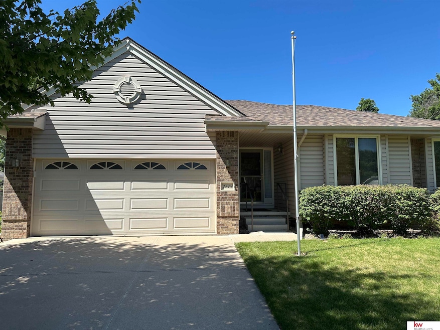 2118 Dana Ln, Papillion, NE 68133 - photo 1