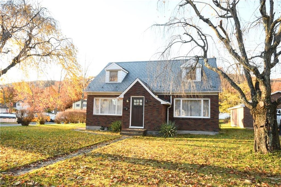 945 E Main St, Pen Argyl, PA 18072 - photo 1