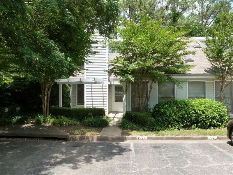 End unit condo with vinyl siding.